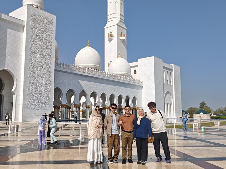 مقامی ثقافت اور مارکیٹ کے مواقع تلاش کرنے کے لیے ہاورون میڈیکل دبئی کا سفر کرتا ہے۔